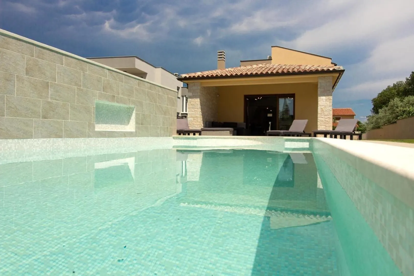 Ferienhaus Mit Privatpool Fuer 8 Personen Ca 120 Qm In Sisan, Istrien Suedkueste Von Istrien Pola